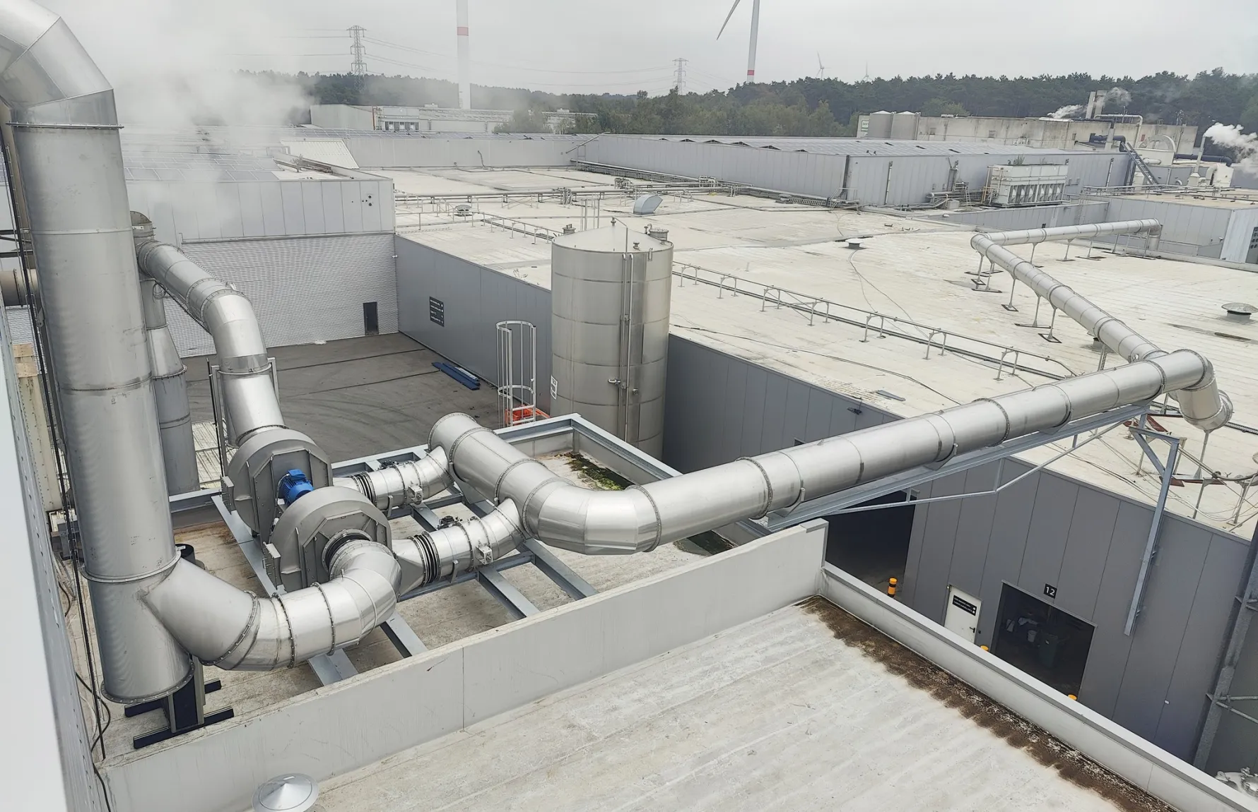 Proceslucht van sproeidrogers naar biofilter door Typhoon
